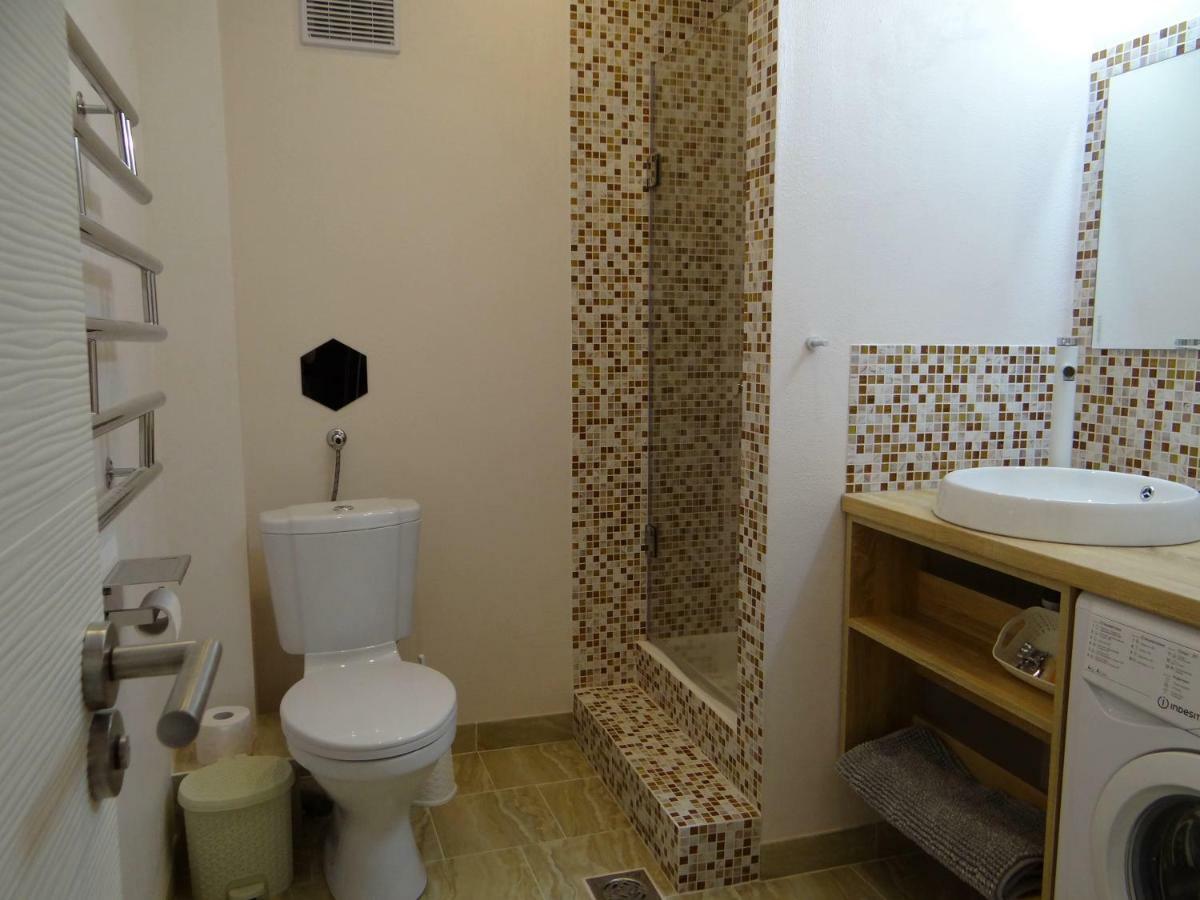 Apartment La *